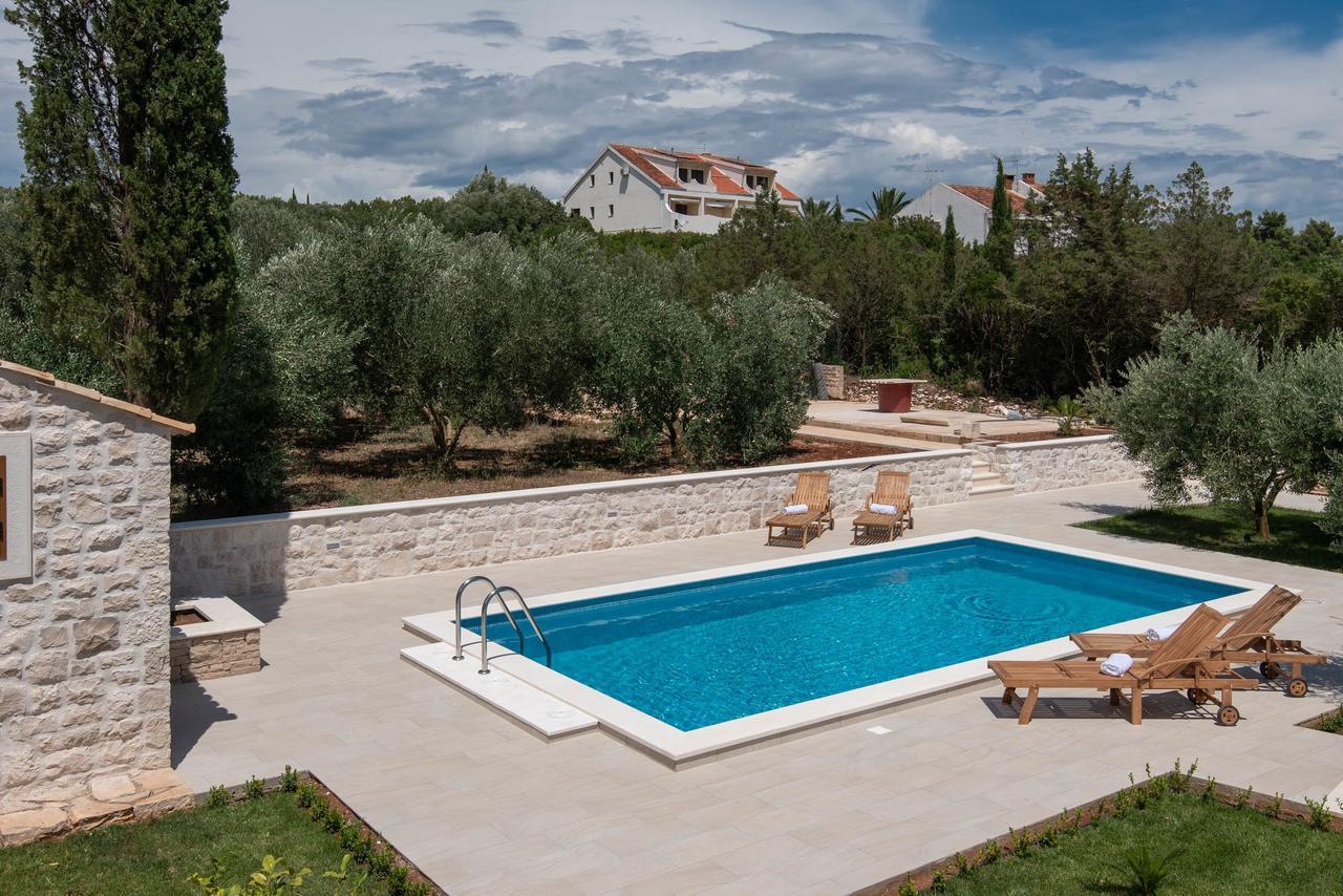Villa Loviste Paradise ภายนอก รูปภาพ