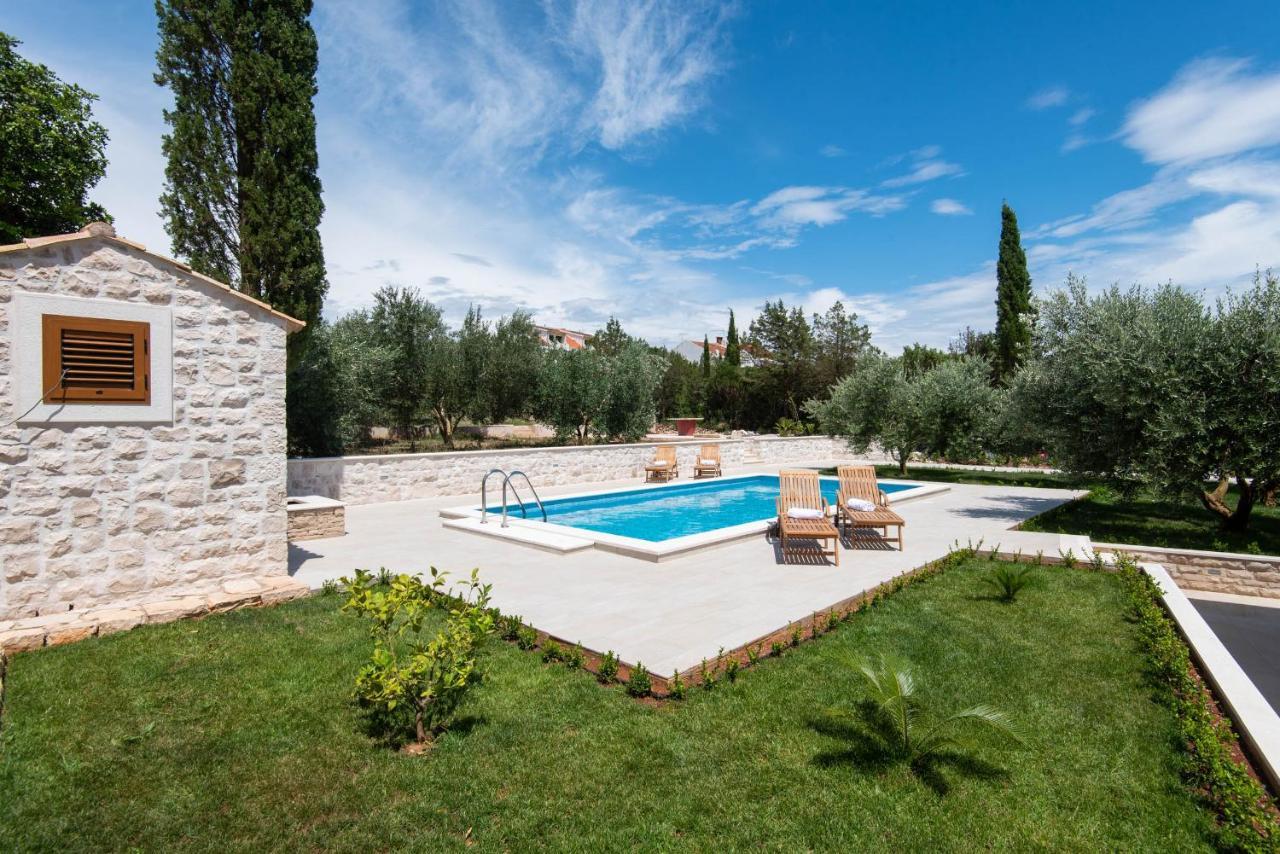 Villa Loviste Paradise ภายนอก รูปภาพ