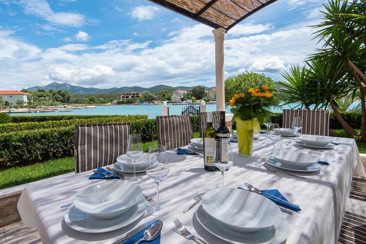 Villa Loviste Paradise ภายนอก รูปภาพ