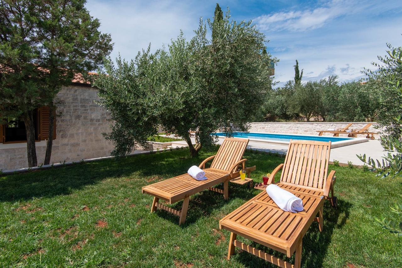 Villa Loviste Paradise ภายนอก รูปภาพ