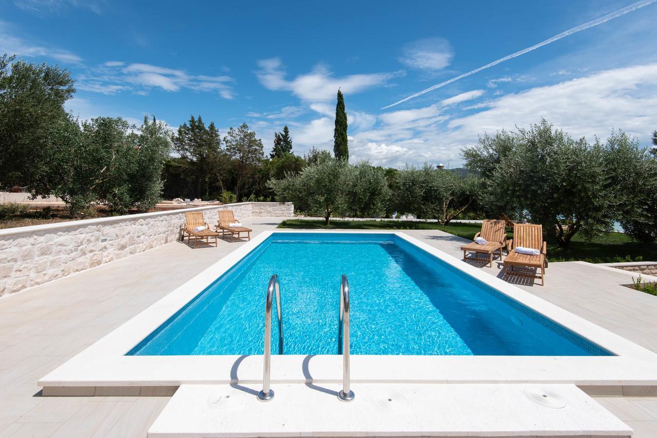 Villa Loviste Paradise ภายนอก รูปภาพ