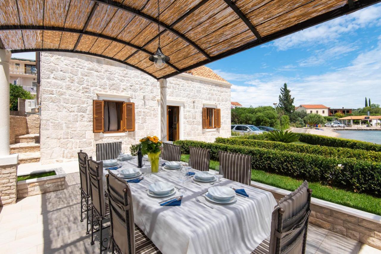 Villa Loviste Paradise ภายนอก รูปภาพ