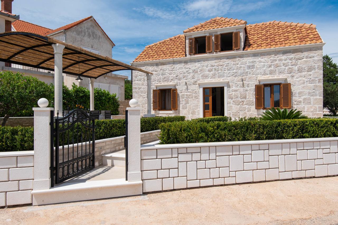 Villa Loviste Paradise ภายนอก รูปภาพ