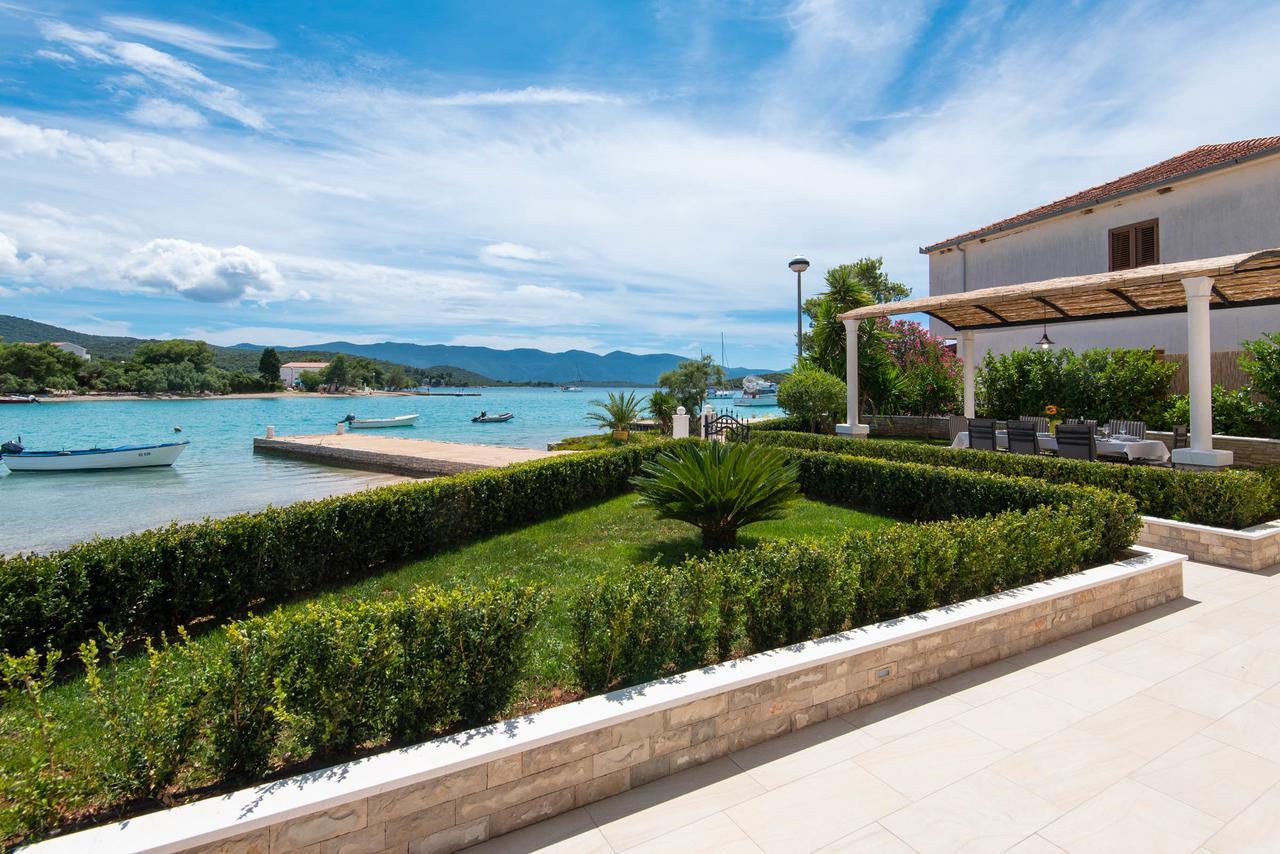 Villa Loviste Paradise ภายนอก รูปภาพ