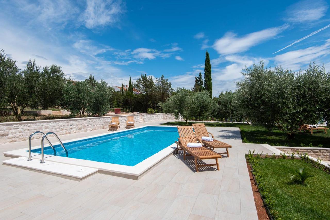 Villa Loviste Paradise ภายนอก รูปภาพ