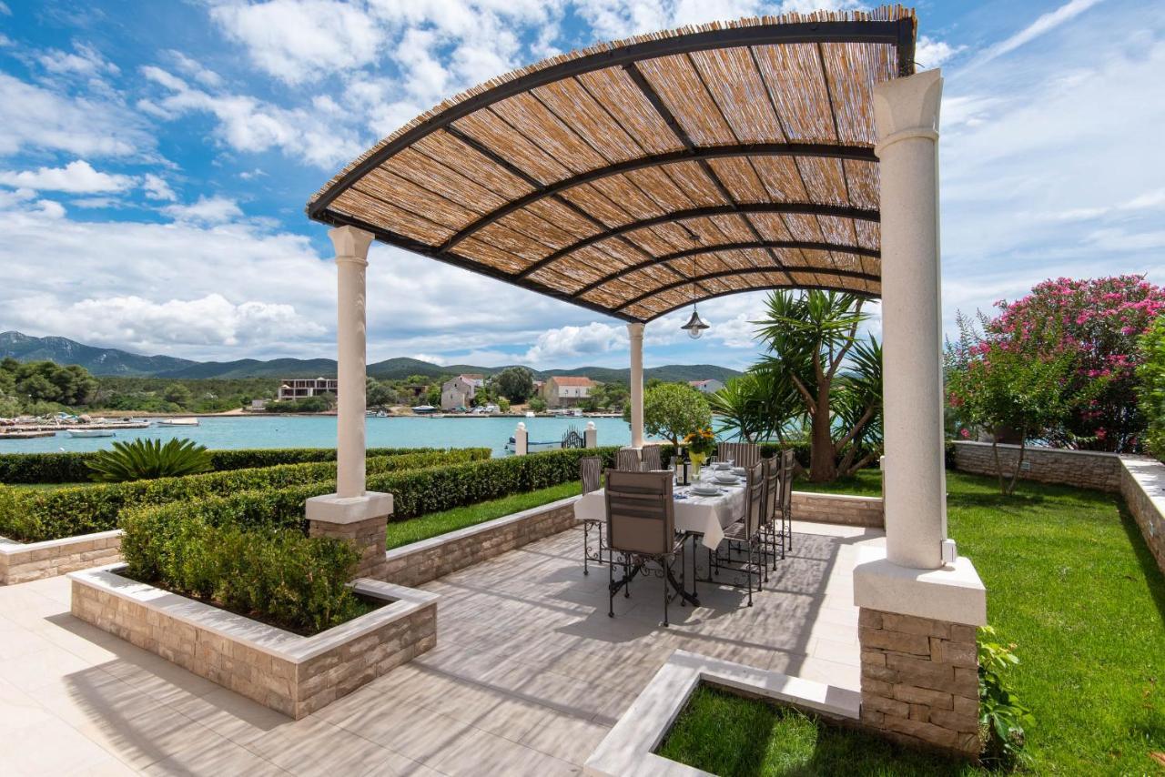 Villa Loviste Paradise ภายนอก รูปภาพ