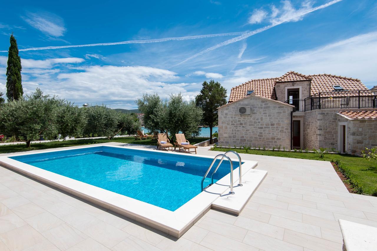 Villa Loviste Paradise ภายนอก รูปภาพ