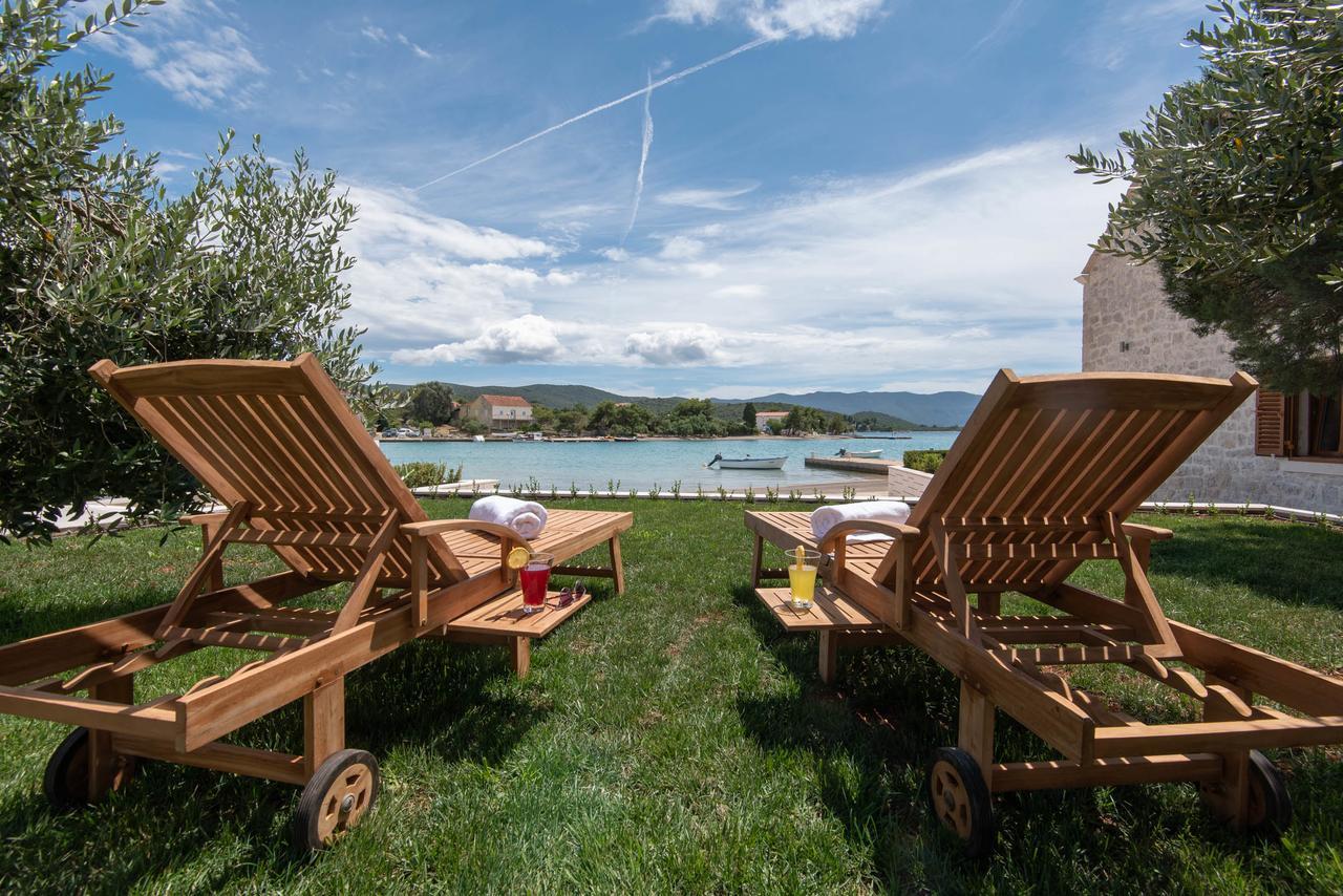 Villa Loviste Paradise ภายนอก รูปภาพ