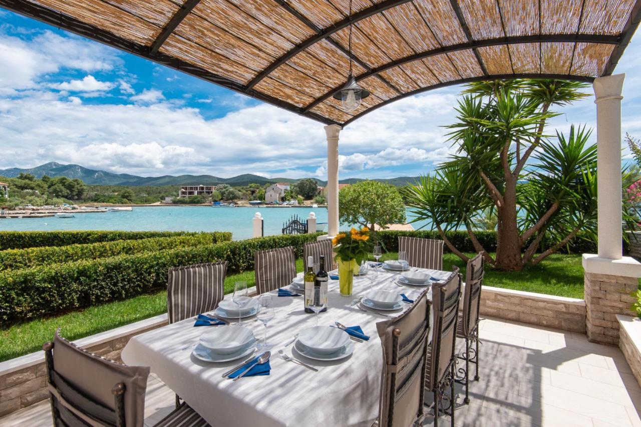 Villa Loviste Paradise ภายนอก รูปภาพ
